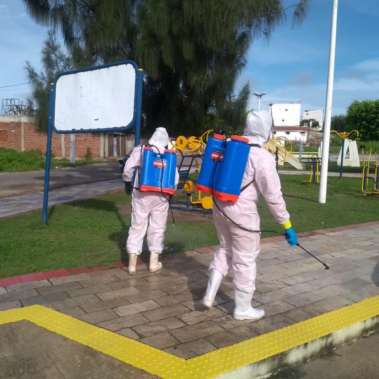A Prefeitura Municipal de Tenente Ananias-RN, através da Secretaria de Saúde e de Obras e Serviços Urbanos, realizam pulverização e higienização nas principais vias públicas